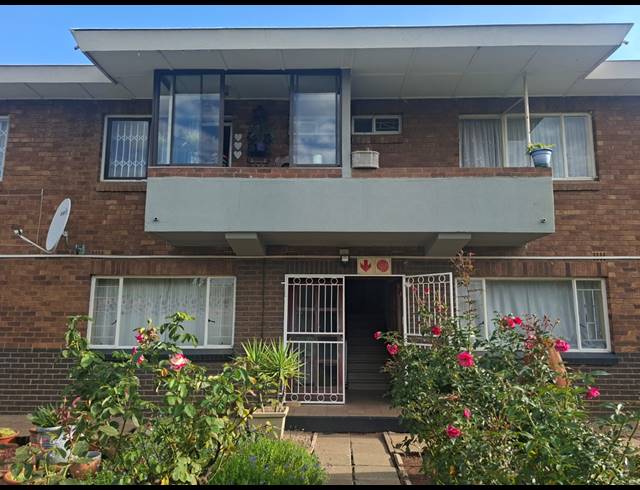 2 BEDROOM FLAT FOR SALE IN THREE RIVERS